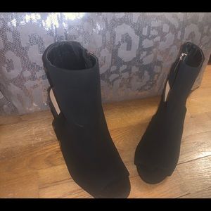 The PERFECT black heel!